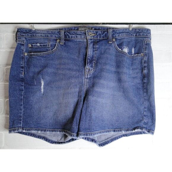 Torrid feel the fit distressed hem Medium wash denim shorts 20 - Picture 2 of 4